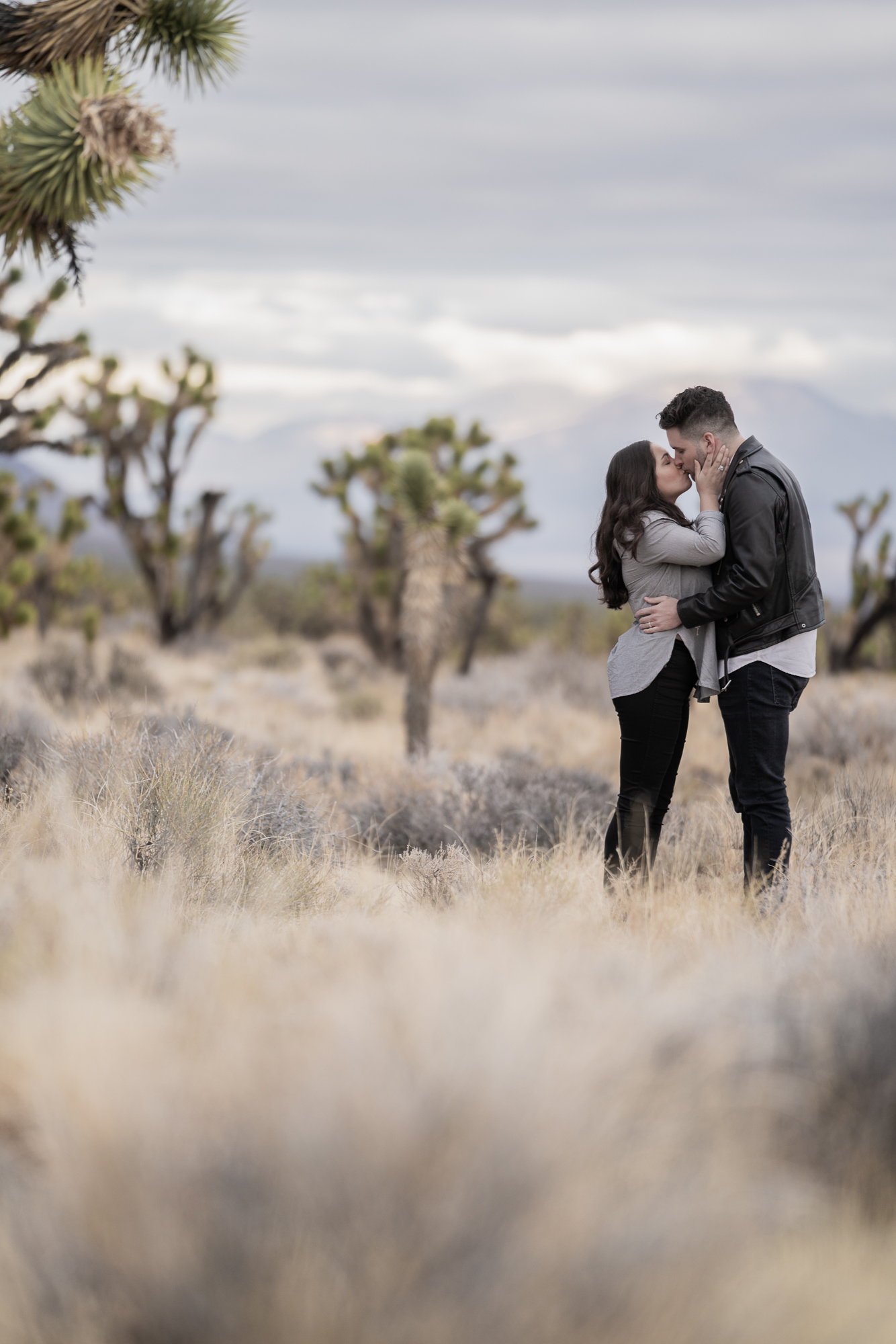 couple kissing in Mojave desert