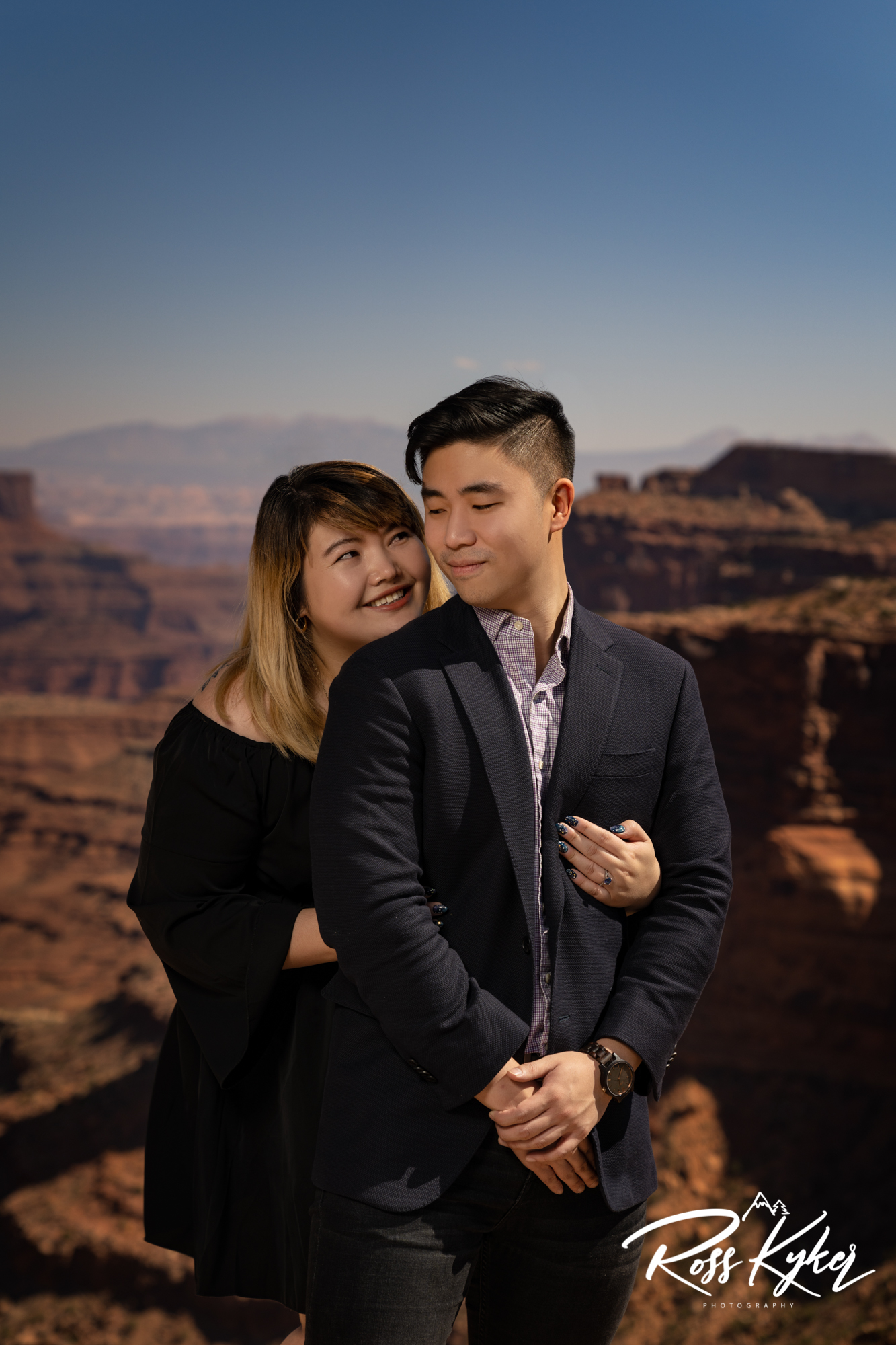 engagement photos at dead horse point state park