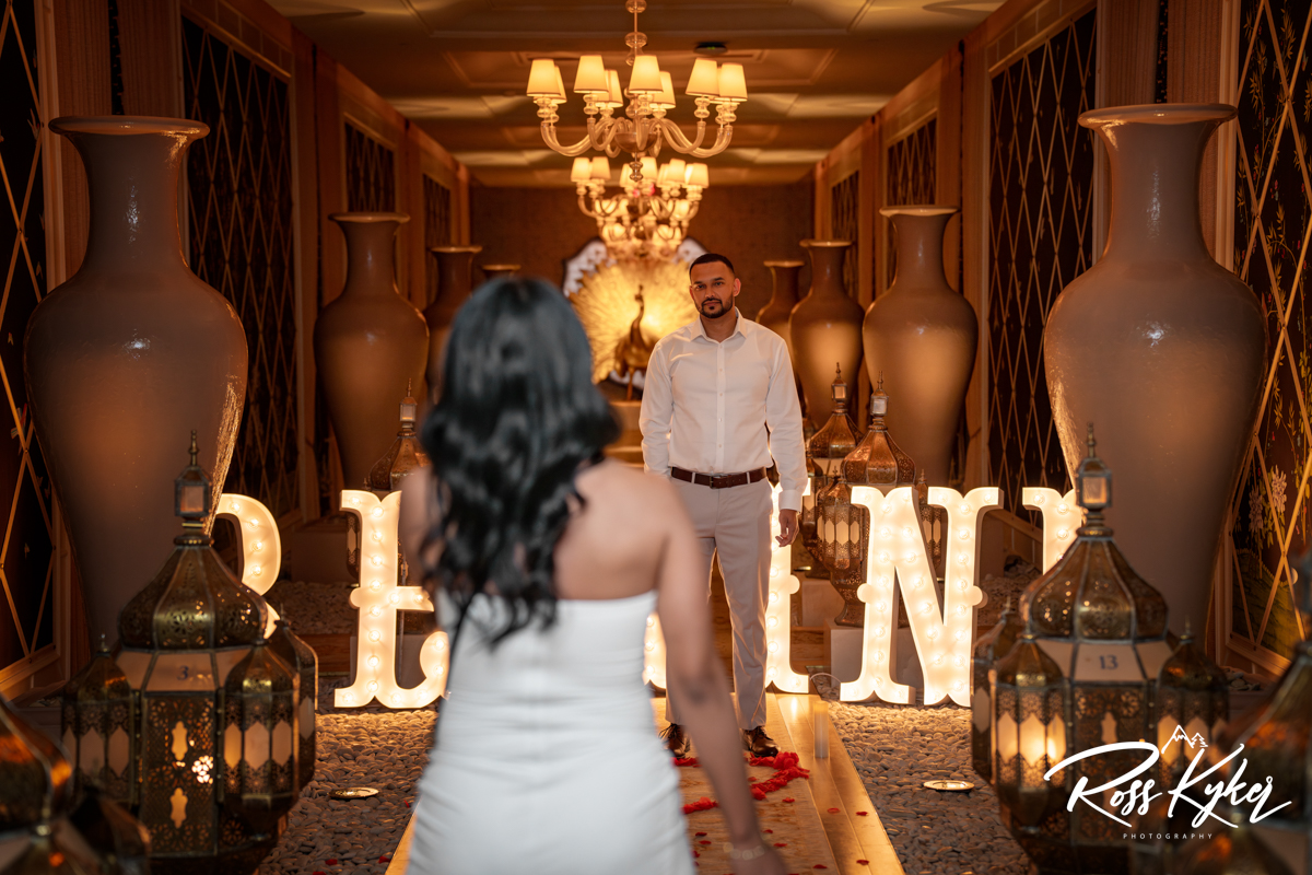 man proposes to girlfriend at the wynn las vegas